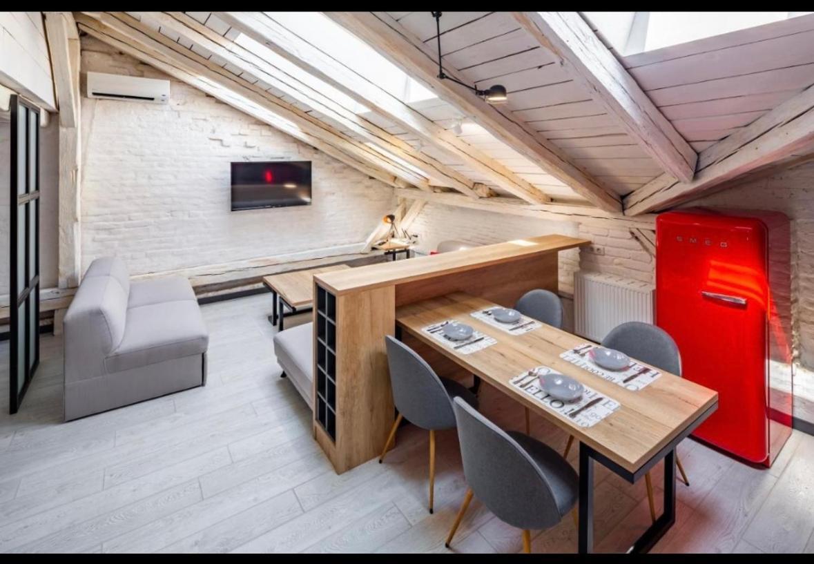 Apartamento Romari Площа Ринок 29 Leópolis Exterior foto